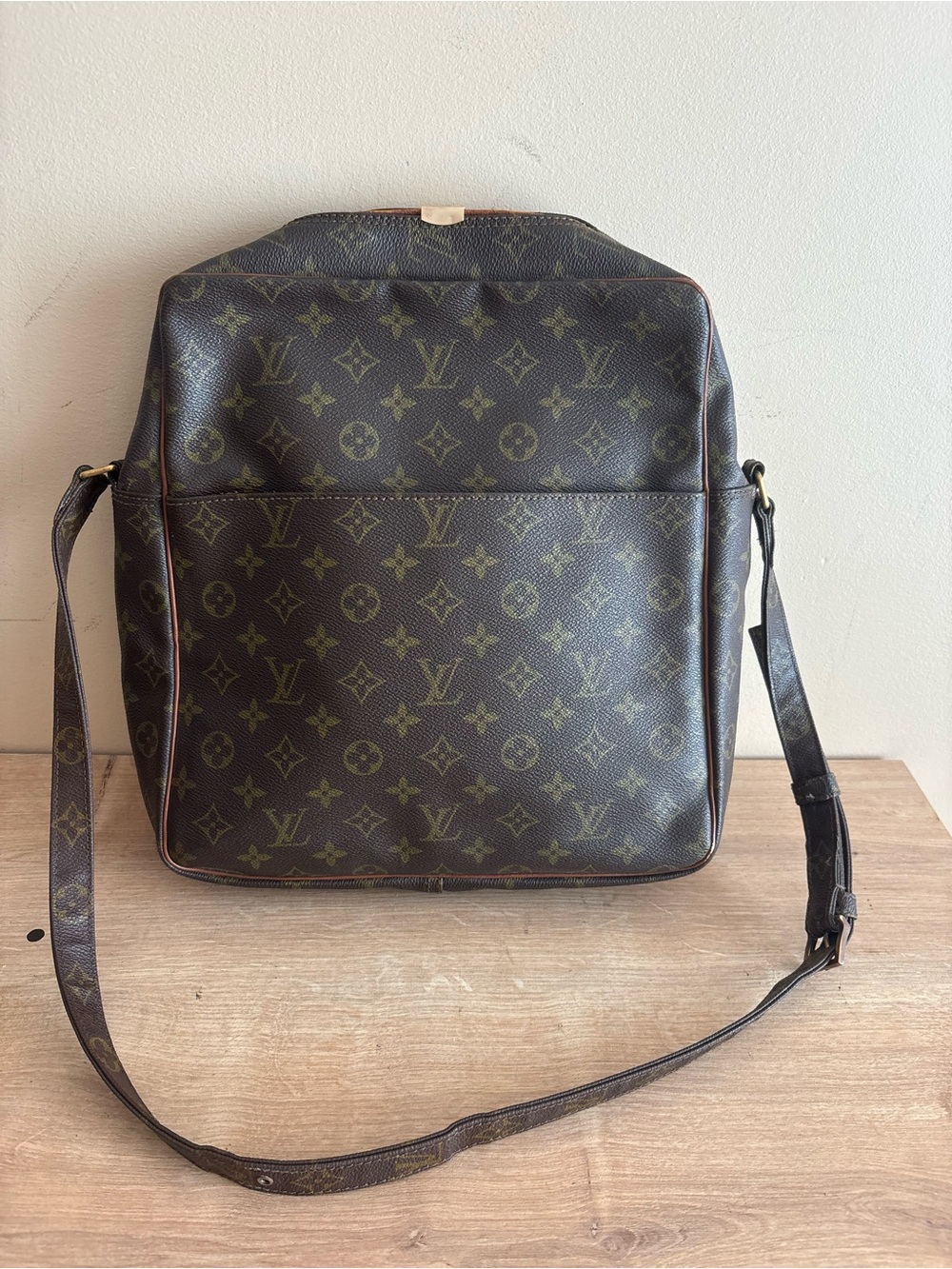 Authentic Louis Vuitton monogram messenger crossbody vintage bag